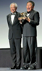 李安为梁朝伟颁发威尼斯电影节终身成就奖 称赞其是一个导演的梦想